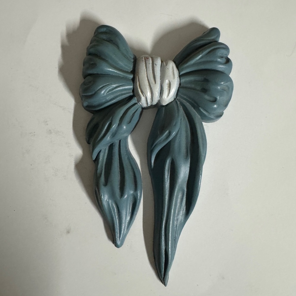 Bow wall decor
